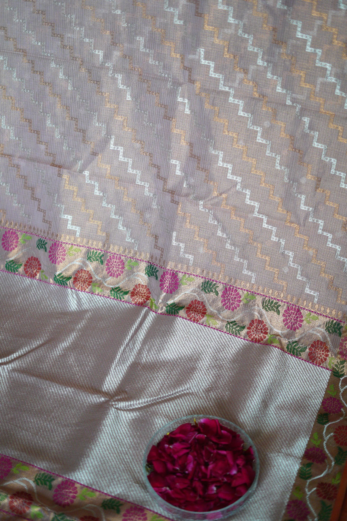 Single Tissue Beige Saree in Dual Tone