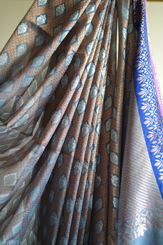 Beautiful Grey Saree with Geometric Pattern