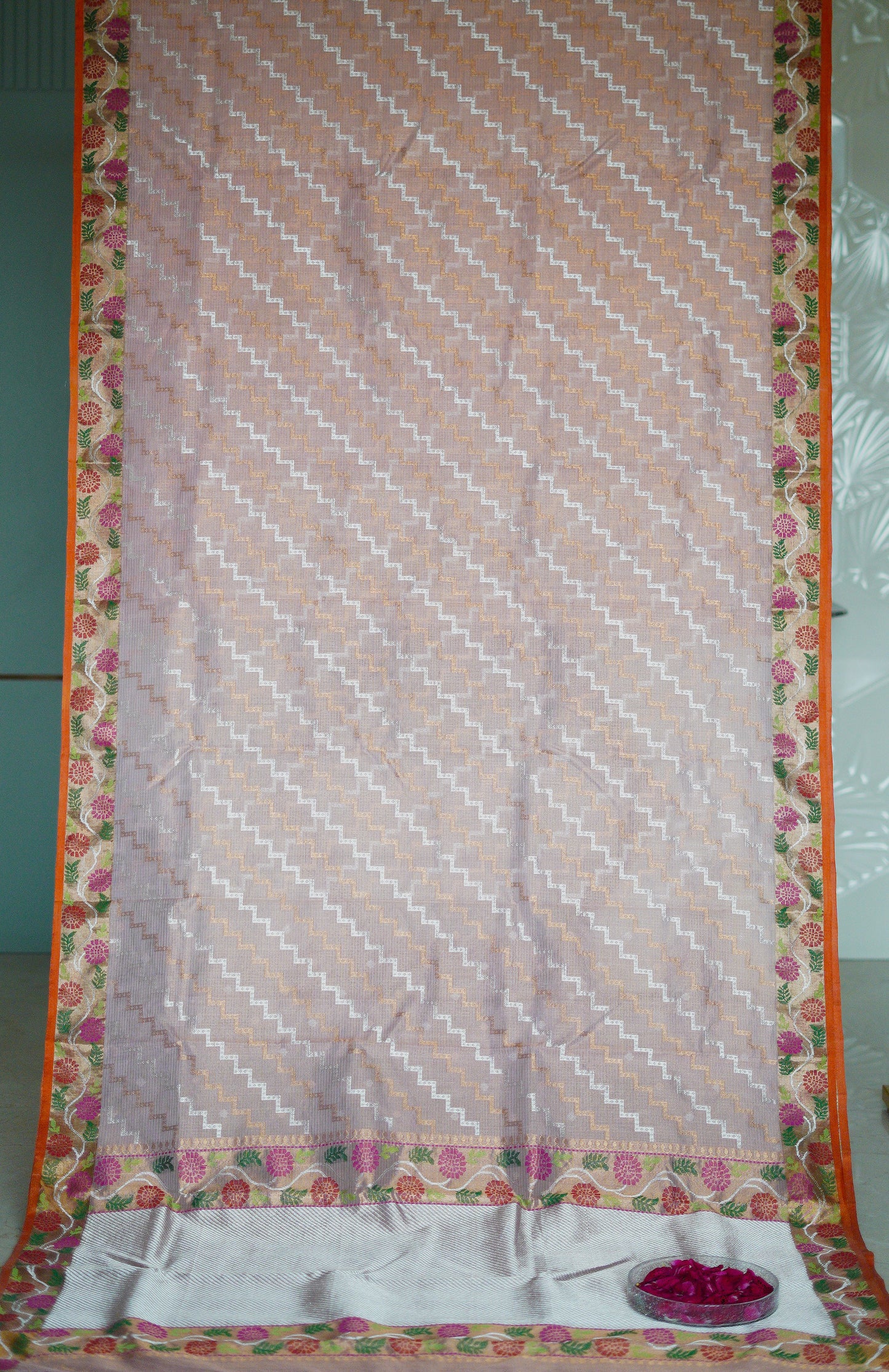 Single Tissue Beige Saree in Dual Tone